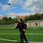 Ciryl Gane jouant au foot