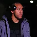 Ciryl Gane rentrant dans la T-Mobile Arena pour l'UFC 285. 