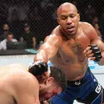 Ciryl Gane veut faire son retour en mars à l'UFC. 