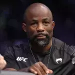 Fernand Lopez dans le coin de Ciryl Gane lors d'un combat du Français à l'UFC. 