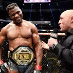 Francis Ngannou au micro de Joe Rogan après sa victoire contre Ciryl Gane à l'UFC 270. 