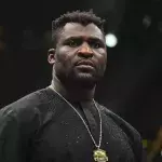 Francis Ngannou le 23 août 2024 lors de la promotion de son combat face à Renan Ferreira. 