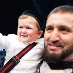 Hasbulla Magomedov à l'occasion de l'UFC 280 Makhachev vs Oliveira. 