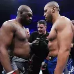 Jon Jones face à Ciryl Gane le 5 mars 2023 lors de l'UFC 285.
