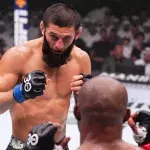 Kamaru Usman a battu Kamaru Usman à la décision majoritaire à l'UFC 294. 