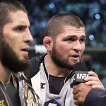 Khabib Nurmagomedov et Islam Makhachev lors de l'UFC 280.