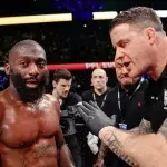 Marc Goddard lors du combat entre Cédric Doumbé et Baysangur Chamsoudinov au PFL Paris 2. 