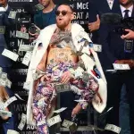 McGregor à la conférence de presse du combat contre Mayweather