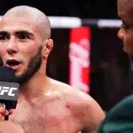 Muhammad Mokaev après sa victoire lors de l'UFC 304 à Manchester.