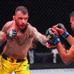 Renato Moicano face à Benoît Saint-Denis lors du 2e round de leur combat à l'UFC Paris 3.