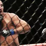 Sean Strickland dans la cage de l'UFC