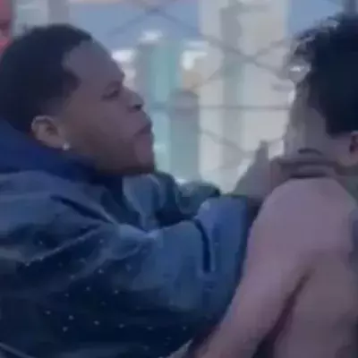 Devin Haney a poussé Ryan Garcia lors de leur face à face. 