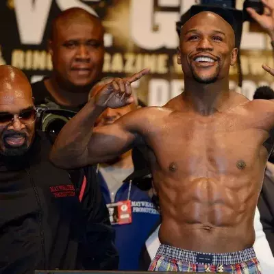 Floyd Mayweather est invaincu en 50 combats professionnels. 