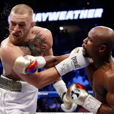 Floyd Mayweather a mis KO Conor McGregor au 10e round de leur combat de boxe