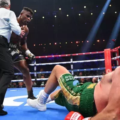 Francis Ngannou a envoyé au tapis Tyson Fury dans le 3e round. 