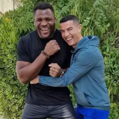 Francis Ngannou et Cristiano Ronaldo ensemble en Arabie Saoudite. 