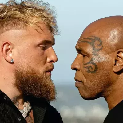 Jake Paul et Mike Tyson lors du face à face