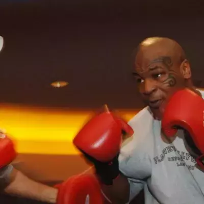 Mike Tyson à l'entrainement avec Jeff Fenech. 