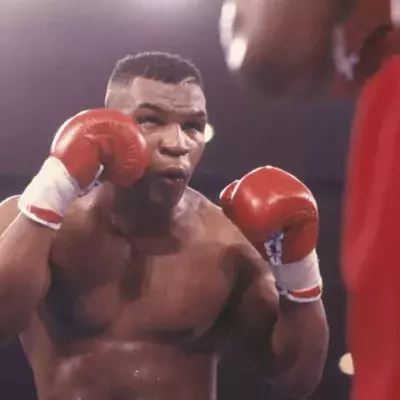 Mike Tyson lors de son combat contre Frank Bruno. 