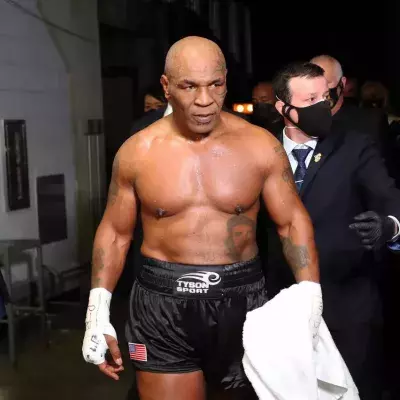 Mike Tyson lors de son combat contre Roy Jones Jr 