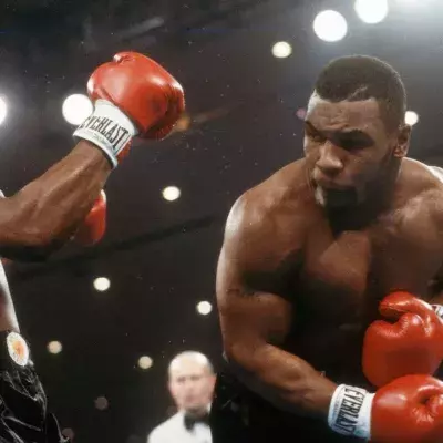 Mike Tyson lors de son combat contre Trevor Berbick. 