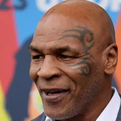 Mike Tyson a rencontré Cus D'Amato dans sa jeunesse, ce dernier le transformant en l'un des meilleurs boxeurs poids lourds de tous les temps. 