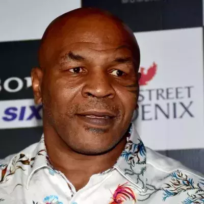 Mike Tyson s'en est pris à un fan lors d'un vol, selon TMZ. 