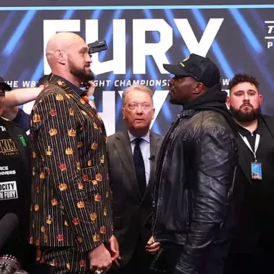Tyson Fury et Dillian Whyte lors du face-à-face d'avant-combat. 