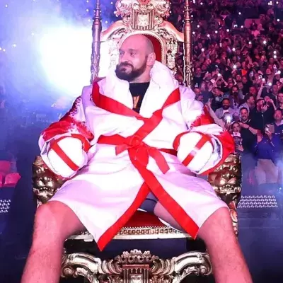 Tyson Fury a fait le show lors de son entrée avant de battre Dillian Whyte. 