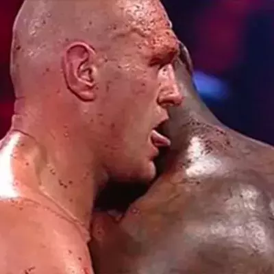 Tyson Fury lèche le sang de Deontay Wilder en plein combat