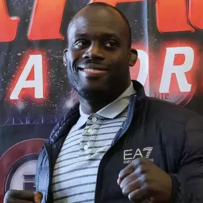 Avant de se lancer dans le MMA, Melvin Manhoef était un champion de kickboxing. 