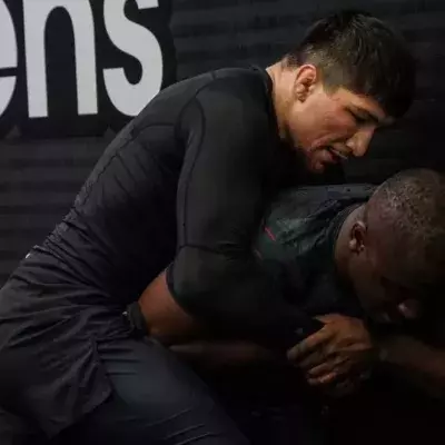 Baysangur Chamsoudinov à l'entrainement avec le Français invaincu de l'UFC, William Gomis. 