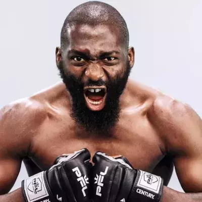 Cédric Doumbé dispose de plusieurs pistes pour son prochain combat au PFL. 