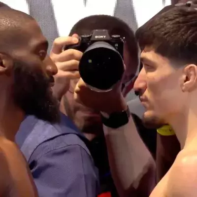 Cédric Doumbé et Baki lors du face à face avant leur combat au PFL. 