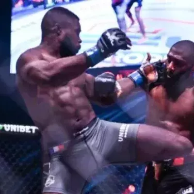 Cédric Doumbé inflige un KO en neuf secondes à Jordan Zebo le 30 septembre 2023.