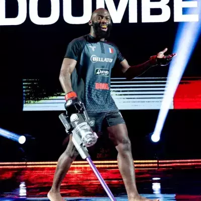 Cédric Doumbé lors de son entrée au Bellator Paris. 