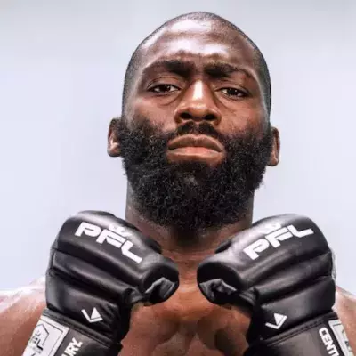 Cédric Doumbé place une légende de la boxe derrière lui dans le classement des meilleurs combattants de tous les temps.