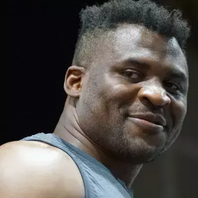 Francis Ngannou est désormais un combattant établi à la fois en MMA et en boxe anglaise. 