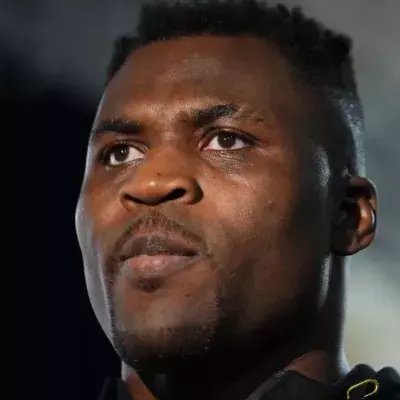 Francis Ngannou est sous contrat avec le PFL. 