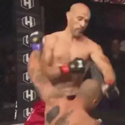 GregMMA s'est imposé en 10 secondes contre Locicero au Hexagone MMA 10. 