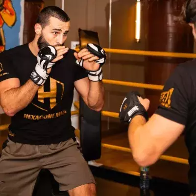 IbraTV à l'entrainement avec son sparring Matthieu Letho Duclos, lui aussi combattant pro chez Hexagone MMA. 