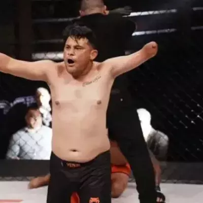 Marney Maxx est un combattant professionnel de MMA amputé d'un bras possédant un palmarès de 6 victoires pour 4 défaites. 