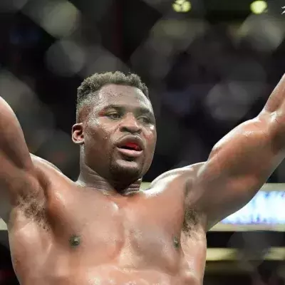 Ngannou dans la cage de l'UFC