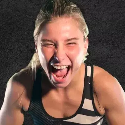 Océane Samson, sacrée championne du monde amateur en 2024, participe à l'émission MMA Academy. 