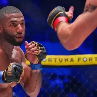 Salahdine Parnasse lors de son combat contre Adrian Bartosinski au KSW 89. 