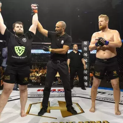 Tamerlan Albiekov lors de sa victoire contre Jindrich Krajca à l'Hexagone MMA