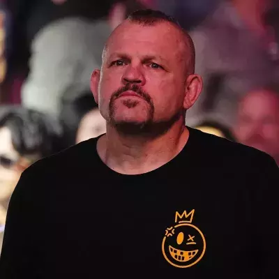 Chuck Liddell dans le public Las Vegas à l'UFC 300.