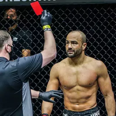 Eddie Alvarez sanctionné par un carton rouge au ONE FC
