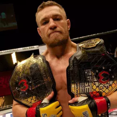 McGregor a été double champion du Cage Warriors avant de faire carrière à l'UFC