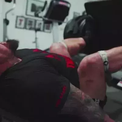 Le jour où Eddie Hall s'est éclaté des poids sur le pénis